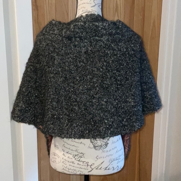 Uber Chic Vintage Wool / Lamb Cape. Heathered Grey. Fully Lined. O/S - Picture 5 of 10